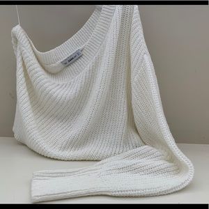 ZARA ONE SHOULDER SWEATER